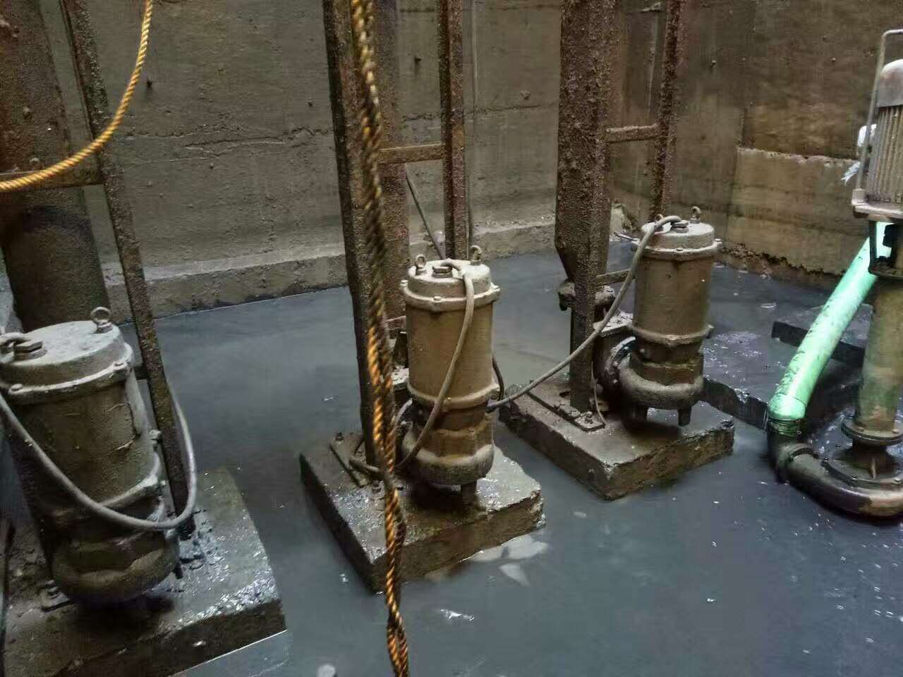 郎溪污水池清理