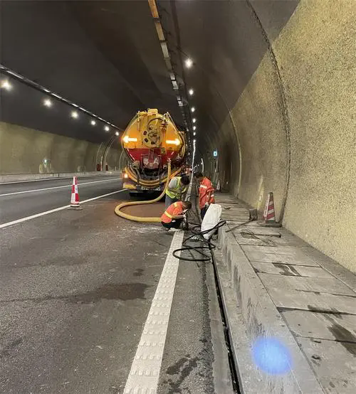 郎溪隧道排水渠清淤